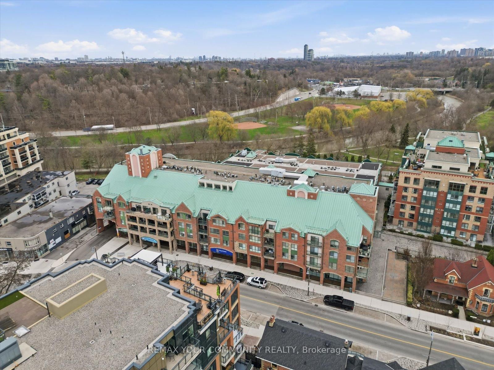 121 Woodbridge Avenue, Unit 313