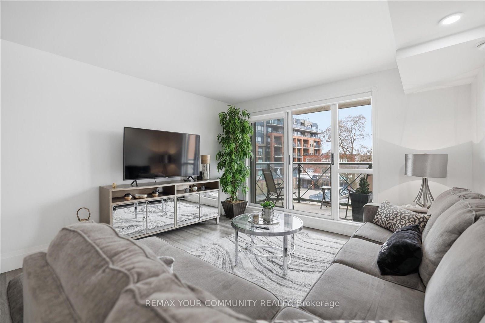 121 Woodbridge Avenue, Unit 313