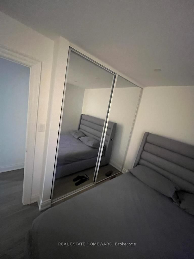 Bedroom - 932 Elgin St, Newmarket, L3Y 3C1 | Image 2