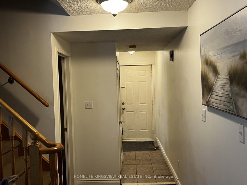 79 Cashel Crt, Aurora, L4G 6R8 | Image 3