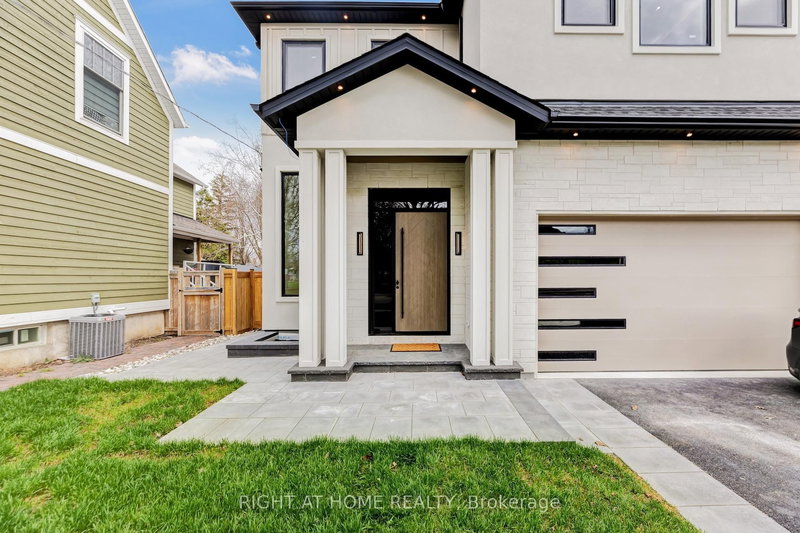 84 Mosley St, Aurora, L4G 1H1 | Image 2