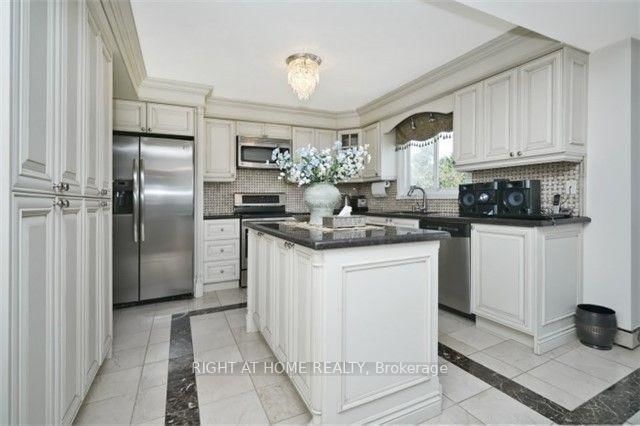 Detached House for sale at 358 Valleymede Drive, Richmond Hill, Ontario, L4B 3E8 - Doncrest - MLS: N13002638