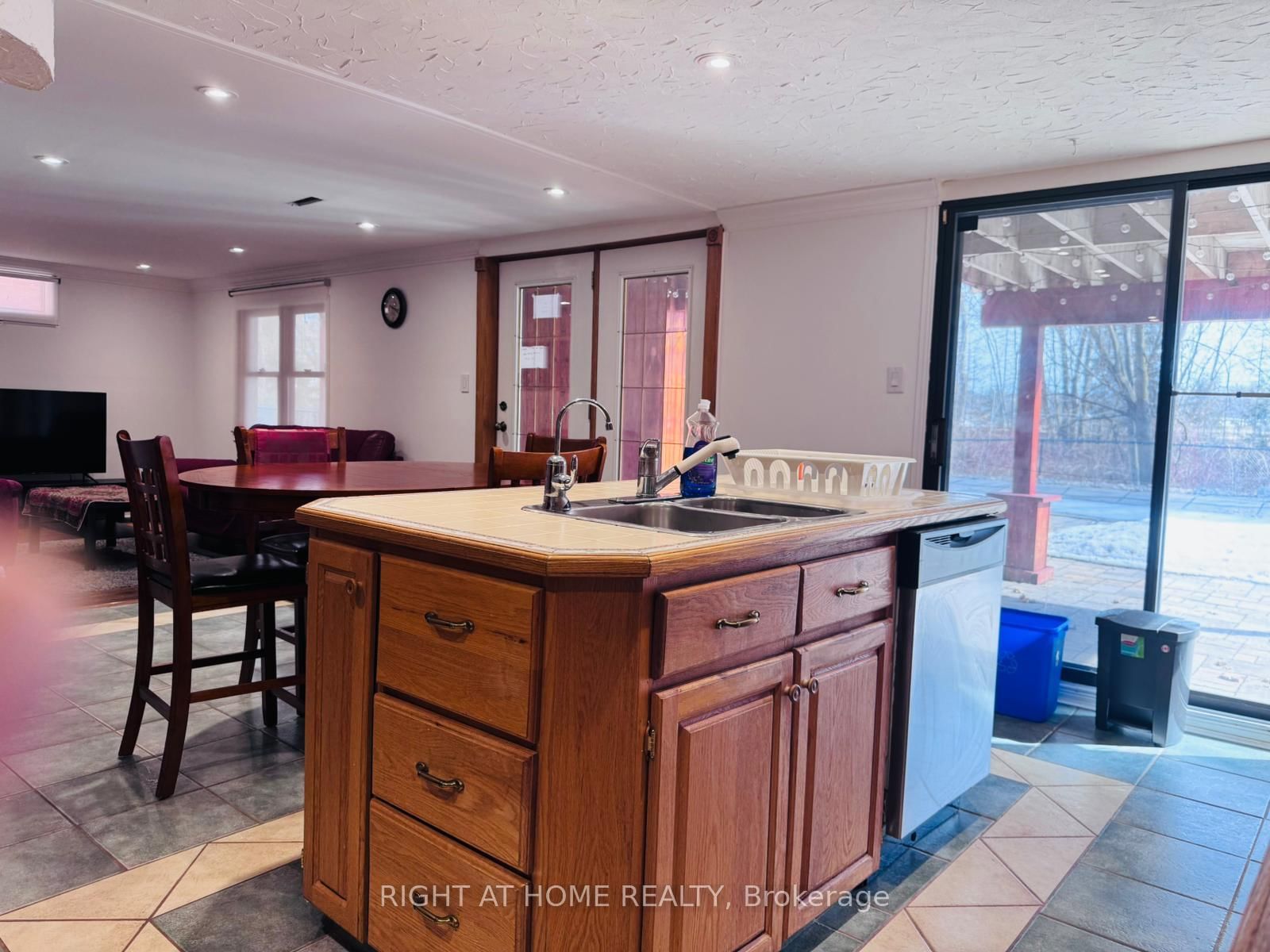 104 Peevers Crescent - Photo 4