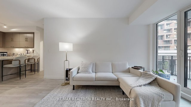 319C - 38 Simcoe Promenade Circle