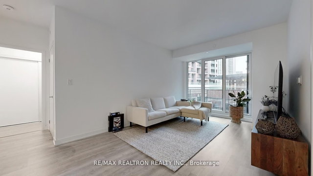 319C - 38 Simcoe Promenade Circle