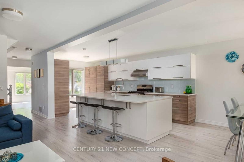 8 Brownstone Circ, Vaughan, L4J 7P4 | Image 3