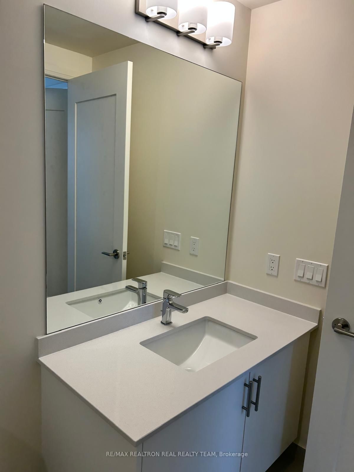 8960 Jane Street, Unit 1211 - Photo 11