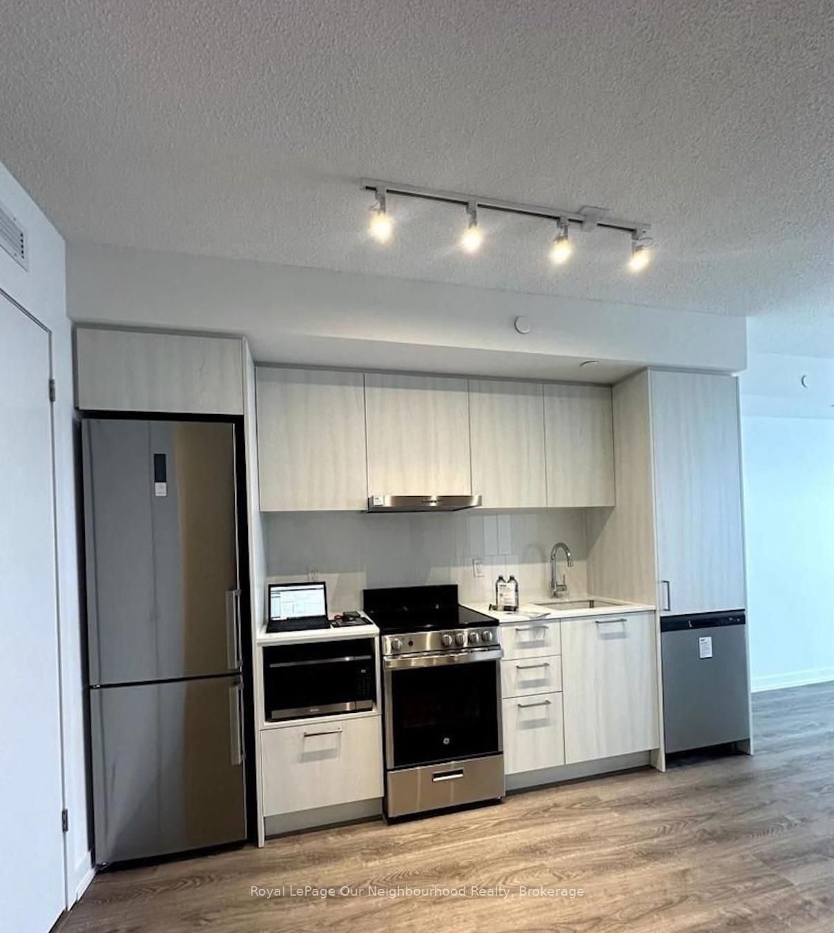 195 Commerce Street, Unit 3810 - Photo 3