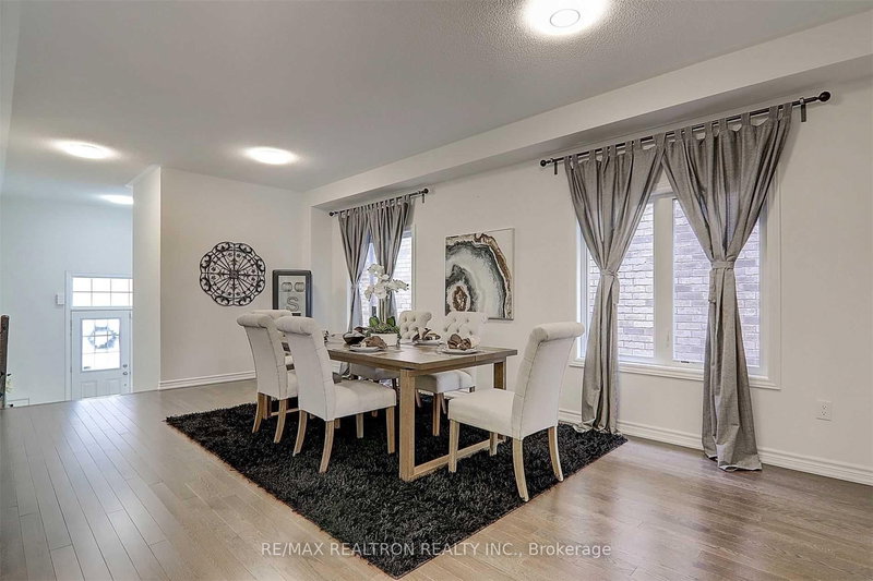 112 Connell Dr, Georgina, L4P 0K3 | Image 3