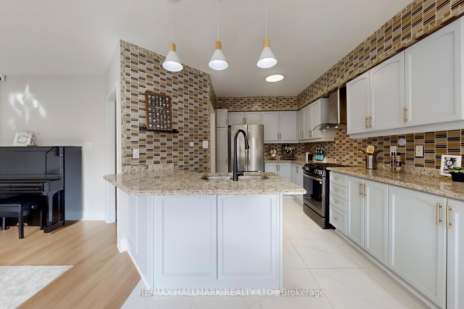 Detached House for sale at 17 Durango Drive, Richmond Hill, Ontario, L4S 2W5 - Westbrook - MLS: N13003410