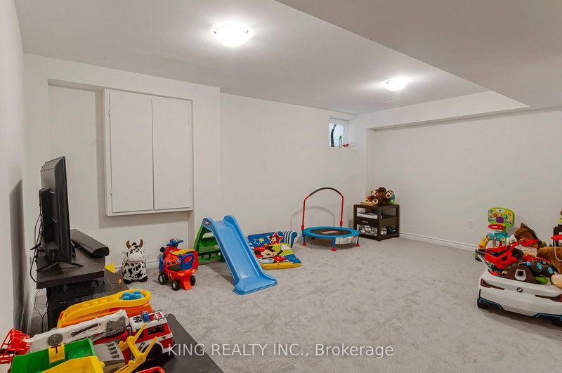 65 English Dr E, New Tecumseth, L0G 1A0 | Image 3