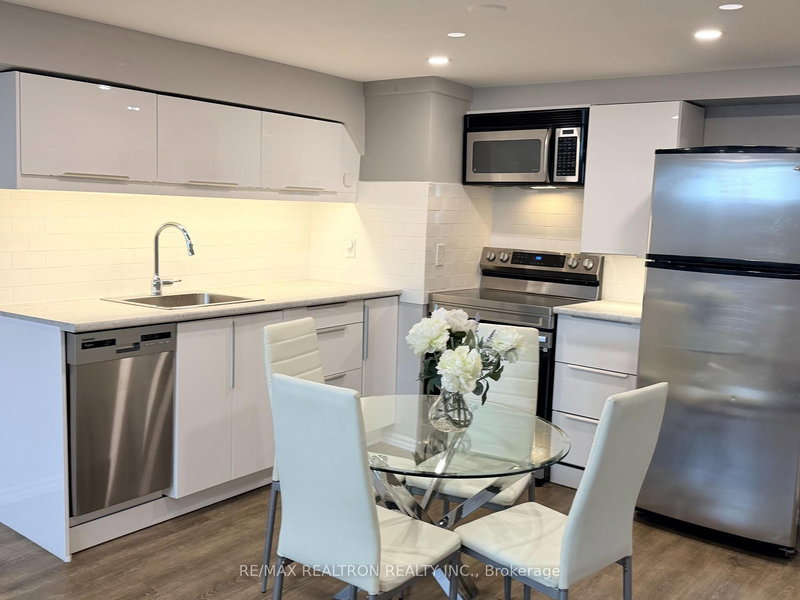 Bsmnt - 39 Davis Rd, Aurora, L4G 2B4 | Image 2