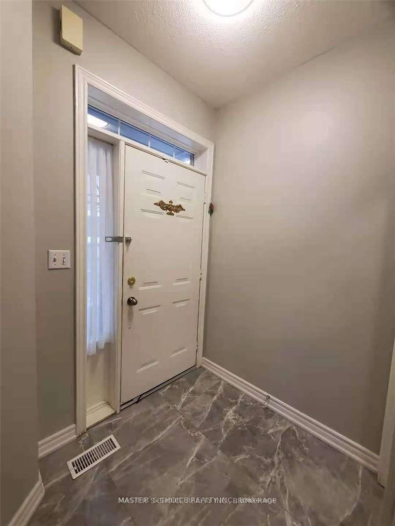 24 Golden Oak Ave, Richmond Hill, L4S 1Y6 | Image 2