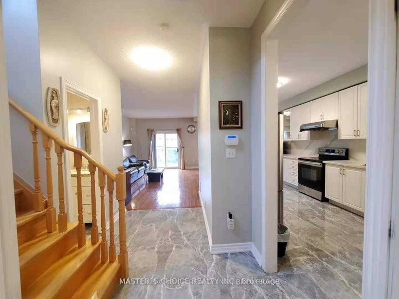 24 Golden Oak Ave, Richmond Hill, L4S 1Y6 | Image 3