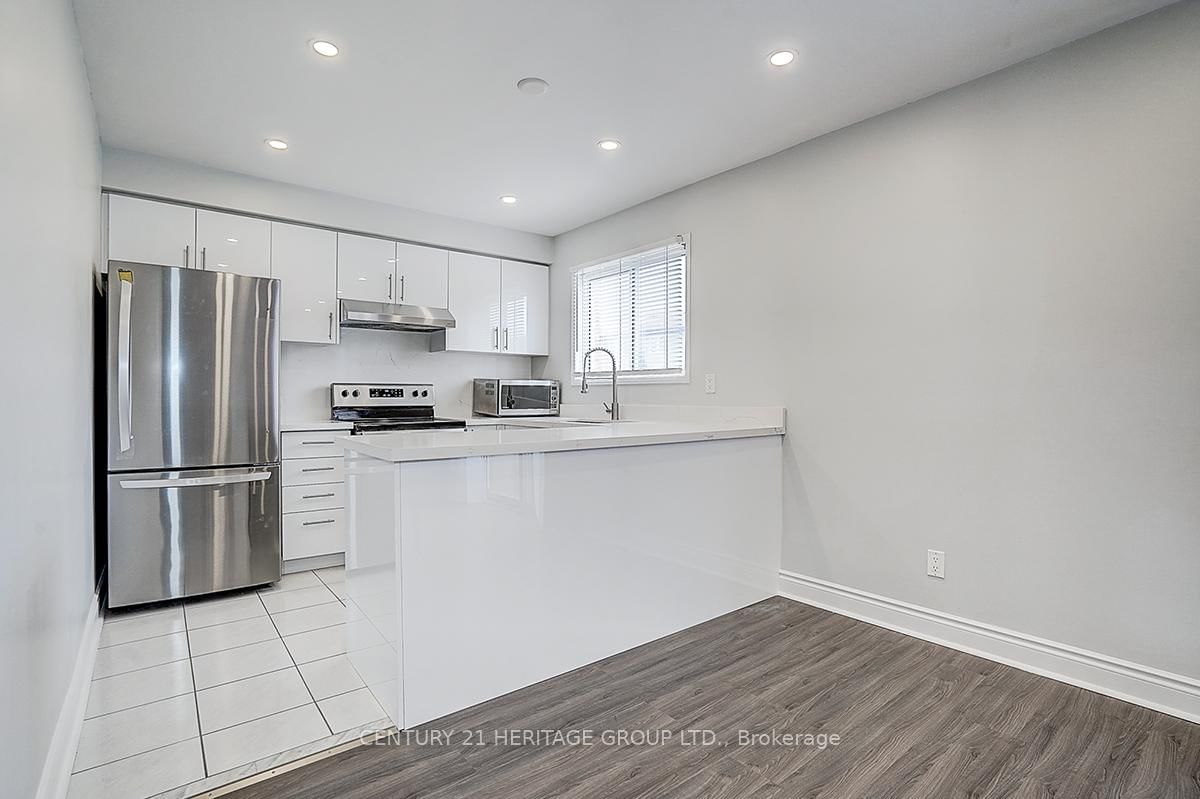 Semi-Detached House for sale at 110 Dunoon Drive, Vaughan, Ontario, L6A 1Z2 - Maple - MLS: N13004152