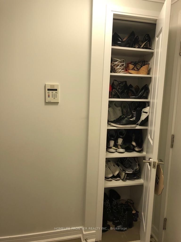 9201 Yonge Street, Unit 305 - Photo 14