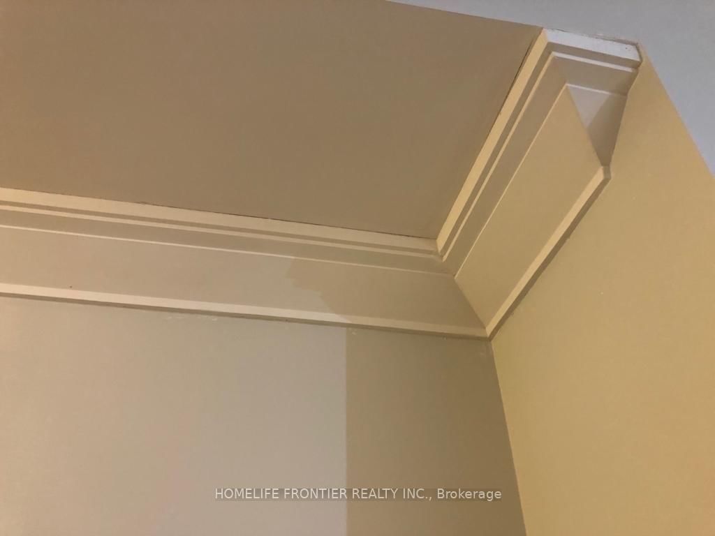 9201 Yonge Street, Unit 305 - Photo 18