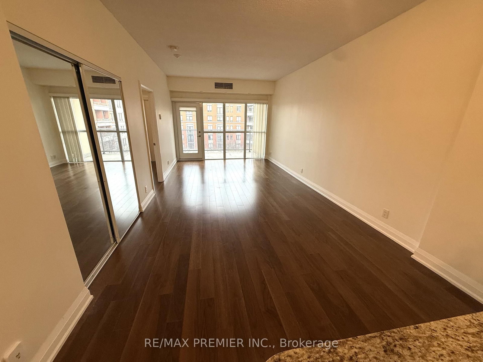 83 Woodbridge Avenue, Unit 406 - Photo 7