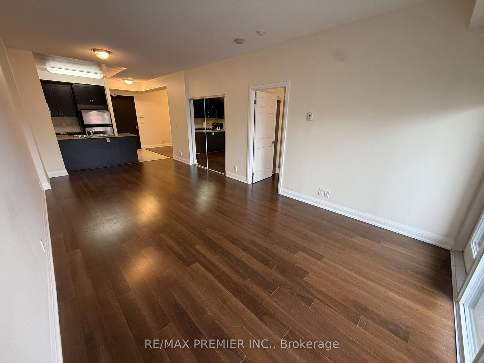 83 Woodbridge Avenue, Unit 406 - Photo 8