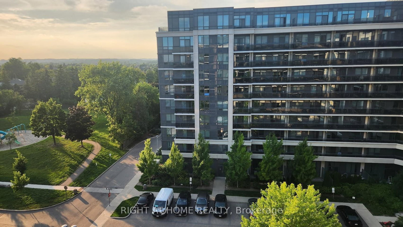 372 Highway 7 Street E, Unit 915