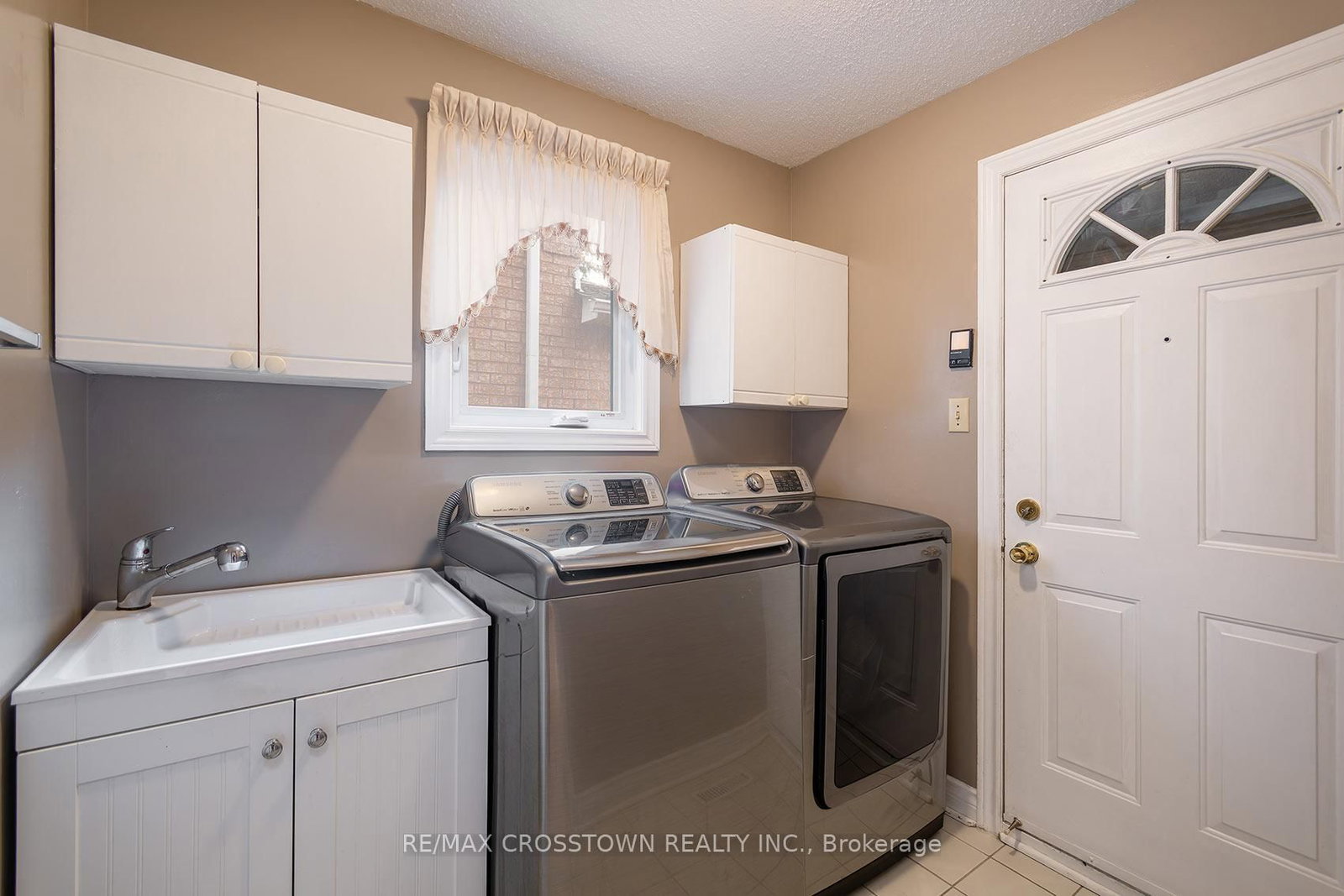 Detached House for sale at 119 Fieldgate Drive, Vaughan, Ontario, L6A 1K5 - Maple - MLS: N13004776