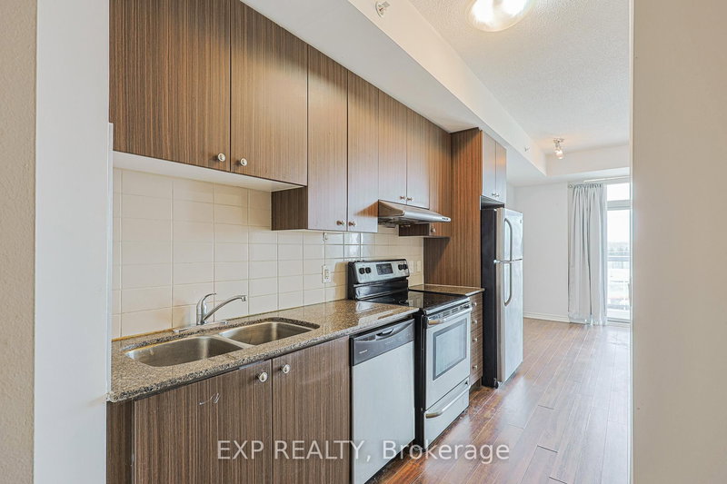 323 - 8323 Kennedy Rd, Markham, L3R 5W7 | Image 3