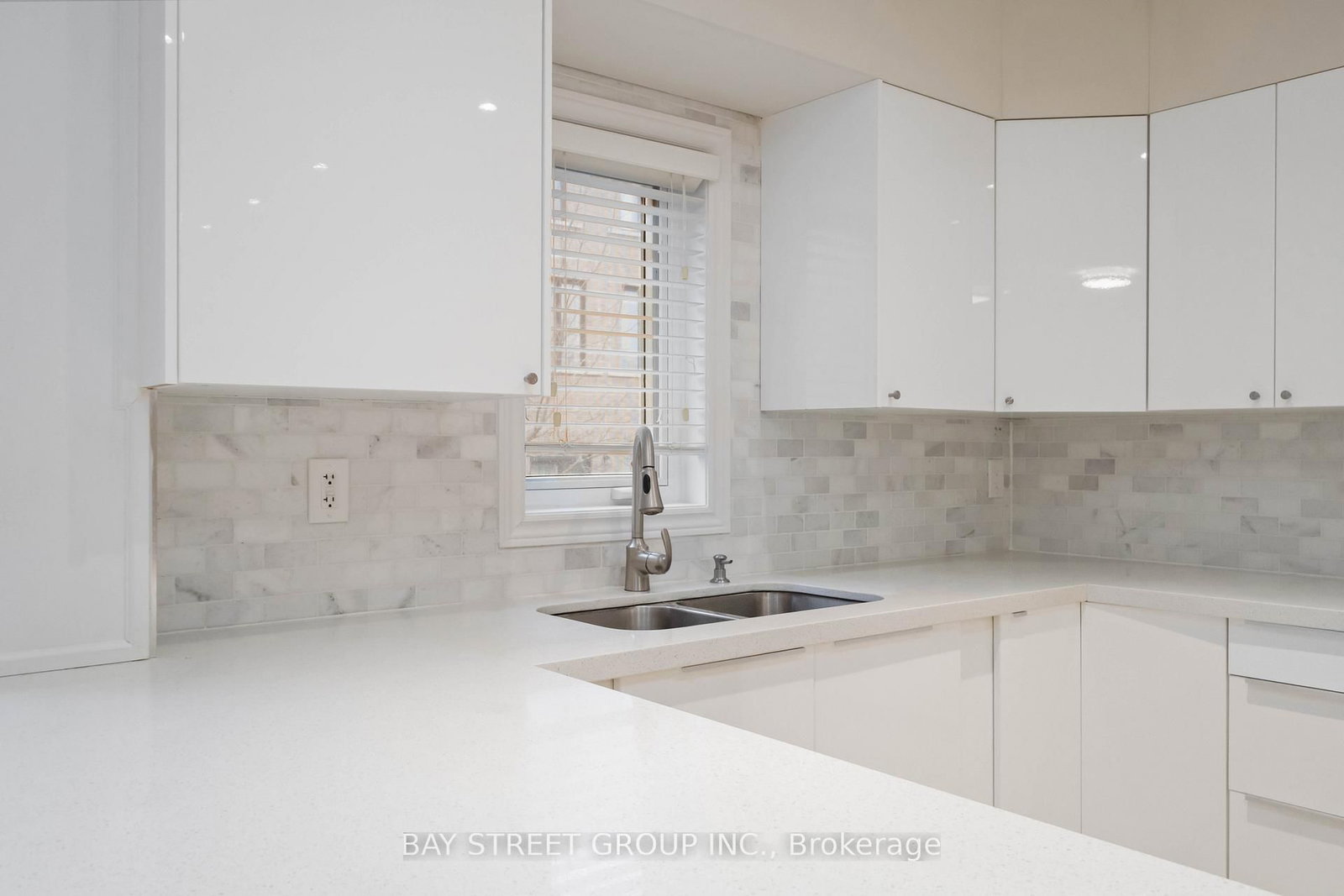 Townhouse for sale at 25 Maple Ridge Crescent, Markham, Ontario, L6E 1V3 - Greensborough - MLS: N13004972