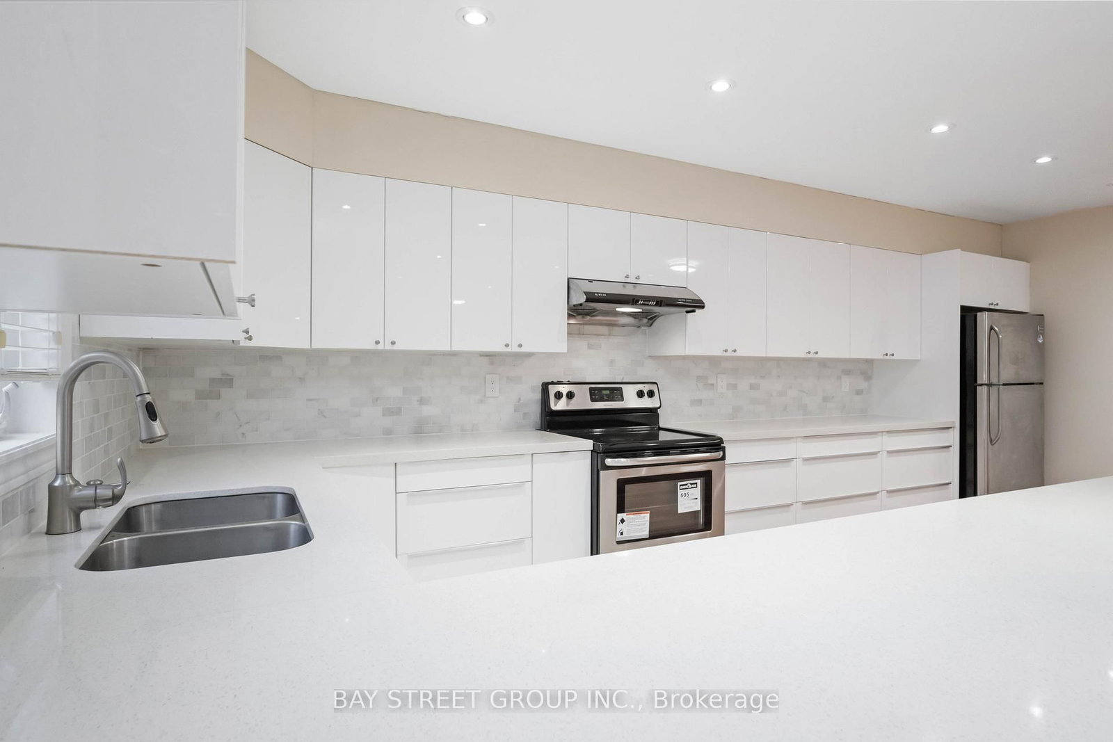 Townhouse for sale at 25 Maple Ridge Crescent, Markham, Ontario, L6E 1V3 - Greensborough - MLS: N13004972