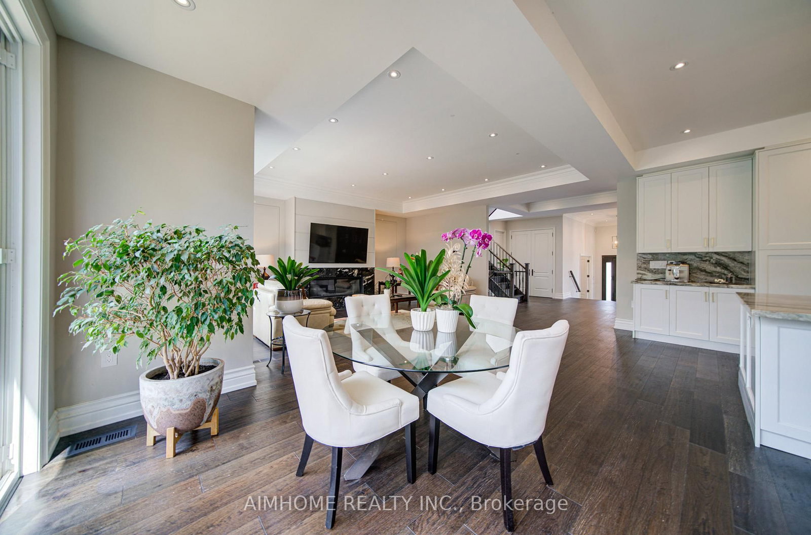 Detached House for sale at 212 Sussex Avenue, Richmond Hill, Ontario, L4C 2G2 - Harding - MLS: N13004998