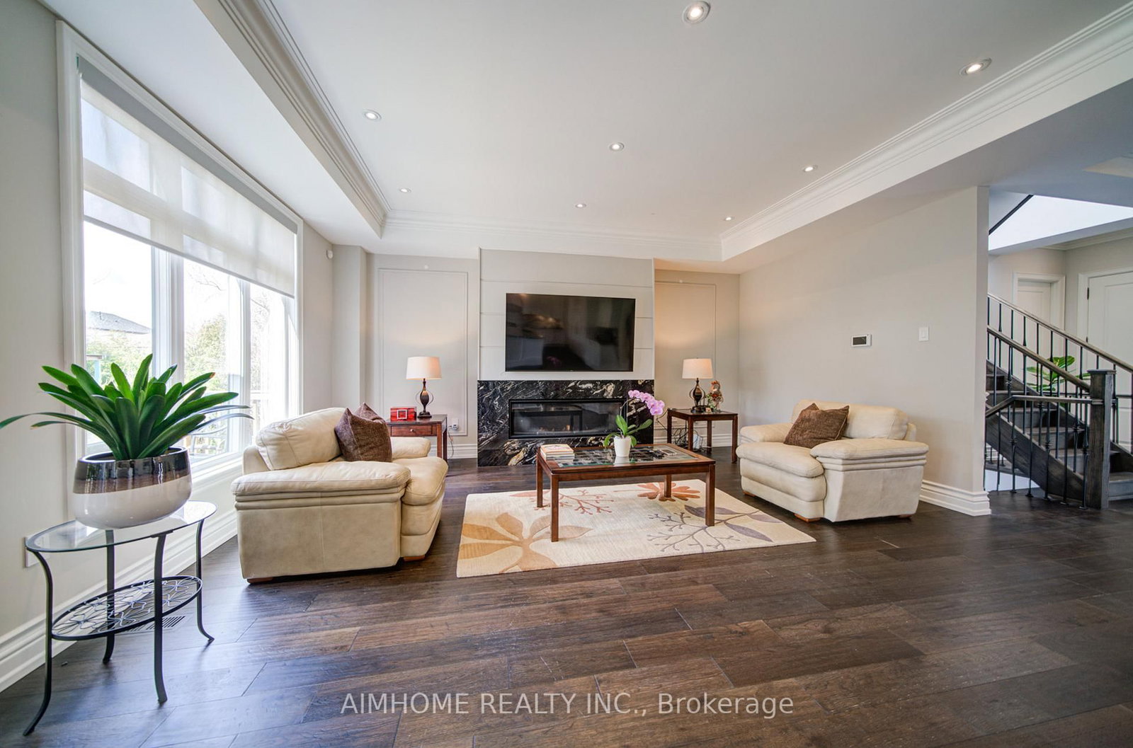 Detached House for sale at 212 Sussex Avenue, Richmond Hill, Ontario, L4C 2G2 - Harding - MLS: N13004998