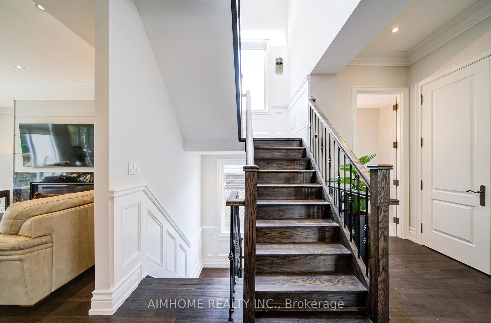 Detached House for sale at 212 Sussex Avenue, Richmond Hill, Ontario, L4C 2G2 - Harding - MLS: N13004998