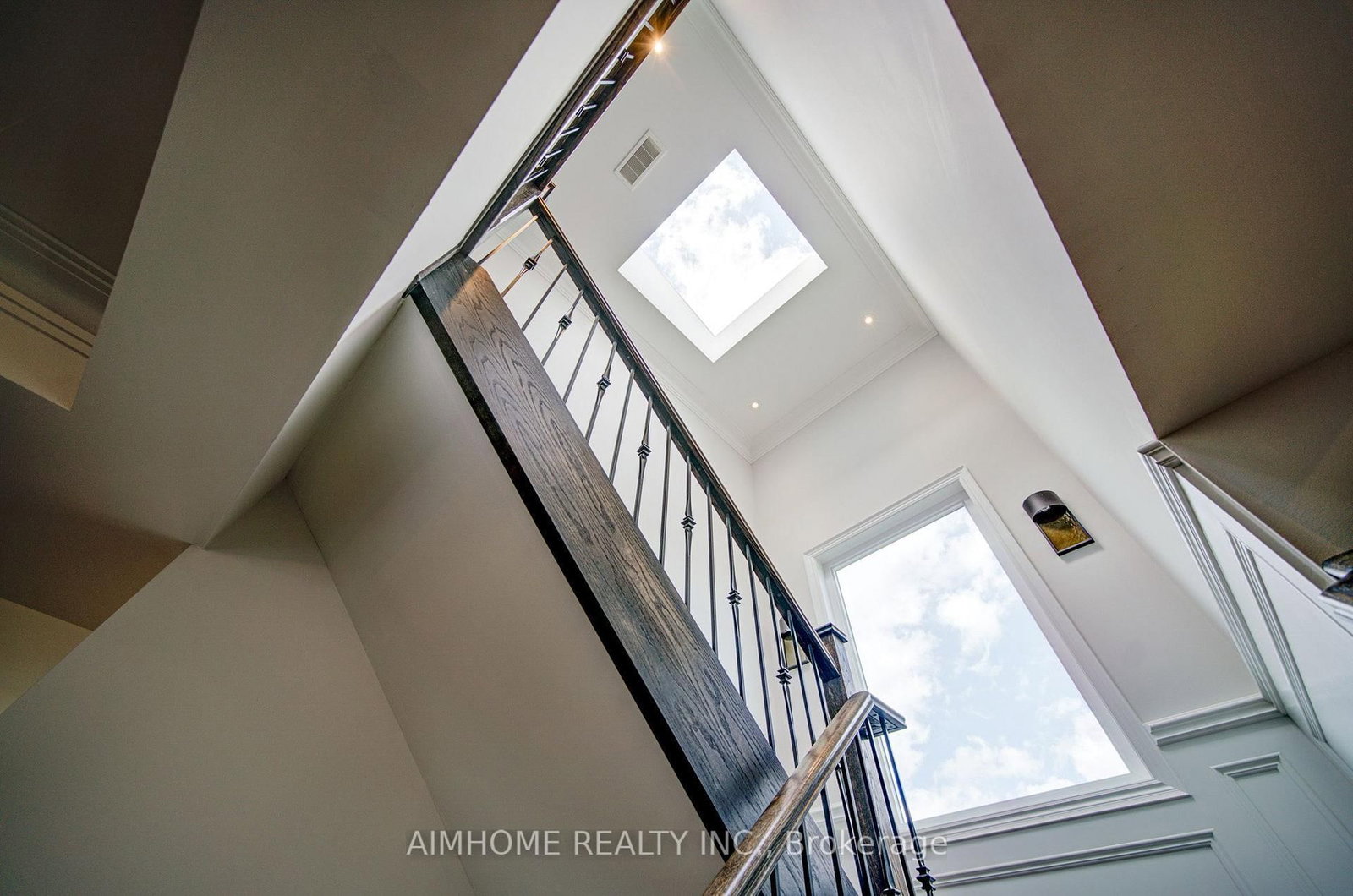 Detached House for sale at 212 Sussex Avenue, Richmond Hill, Ontario, L4C 2G2 - Harding - MLS: N13004998