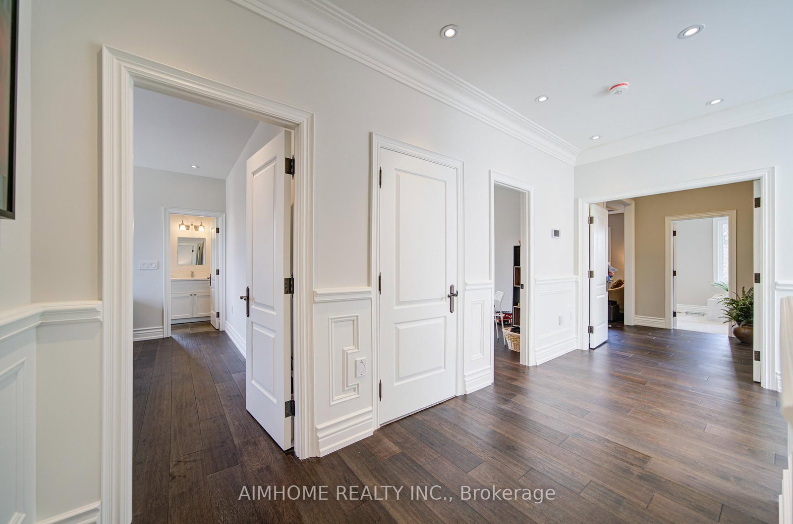 Detached House for sale at 212 Sussex Avenue, Richmond Hill, Ontario, L4C 2G2 - Harding - MLS: N13004998