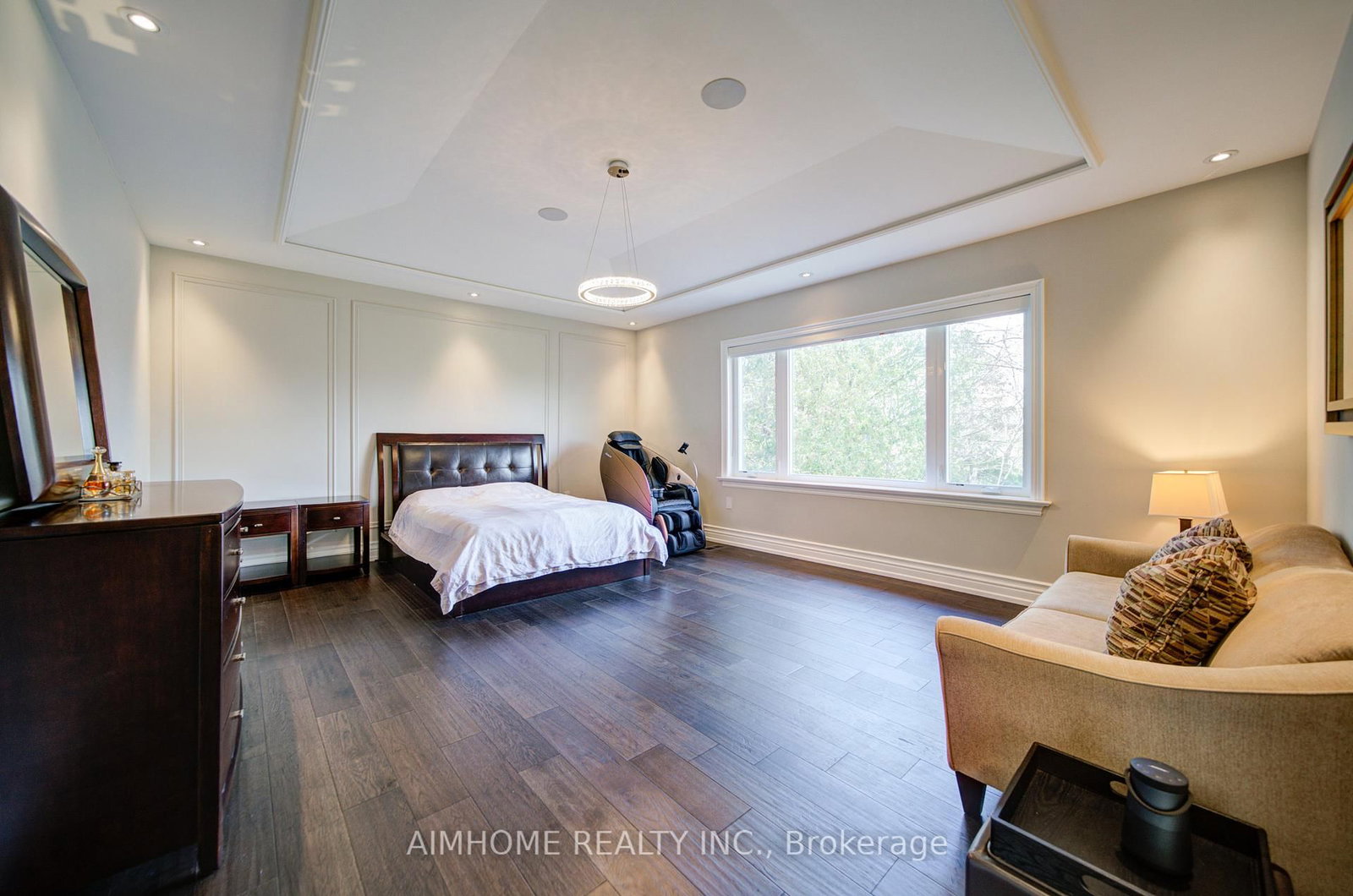 Detached House for sale at 212 Sussex Avenue, Richmond Hill, Ontario, L4C 2G2 - Harding - MLS: N13004998