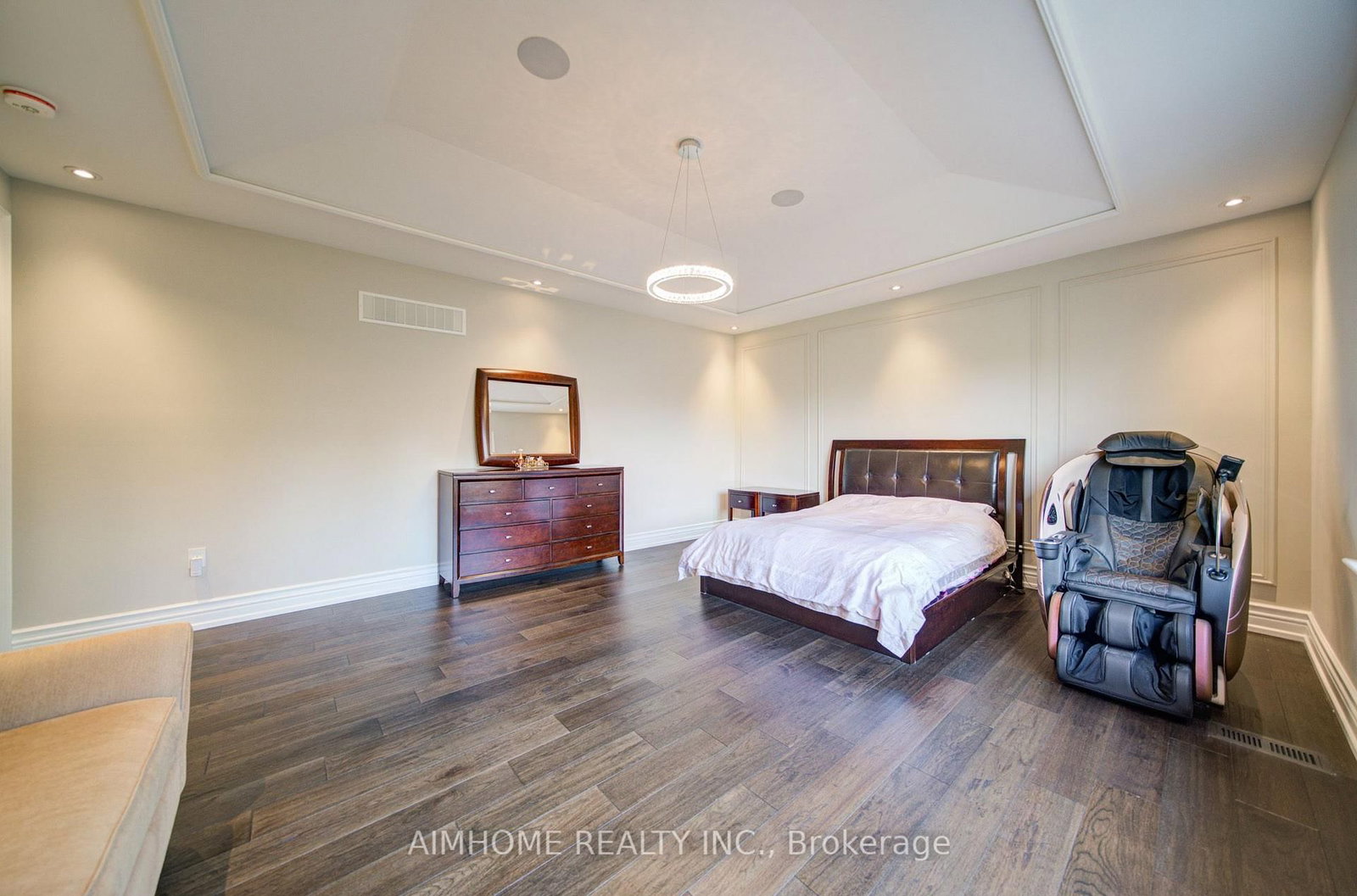 Detached House for sale at 212 Sussex Avenue, Richmond Hill, Ontario, L4C 2G2 - Harding - MLS: N13004998