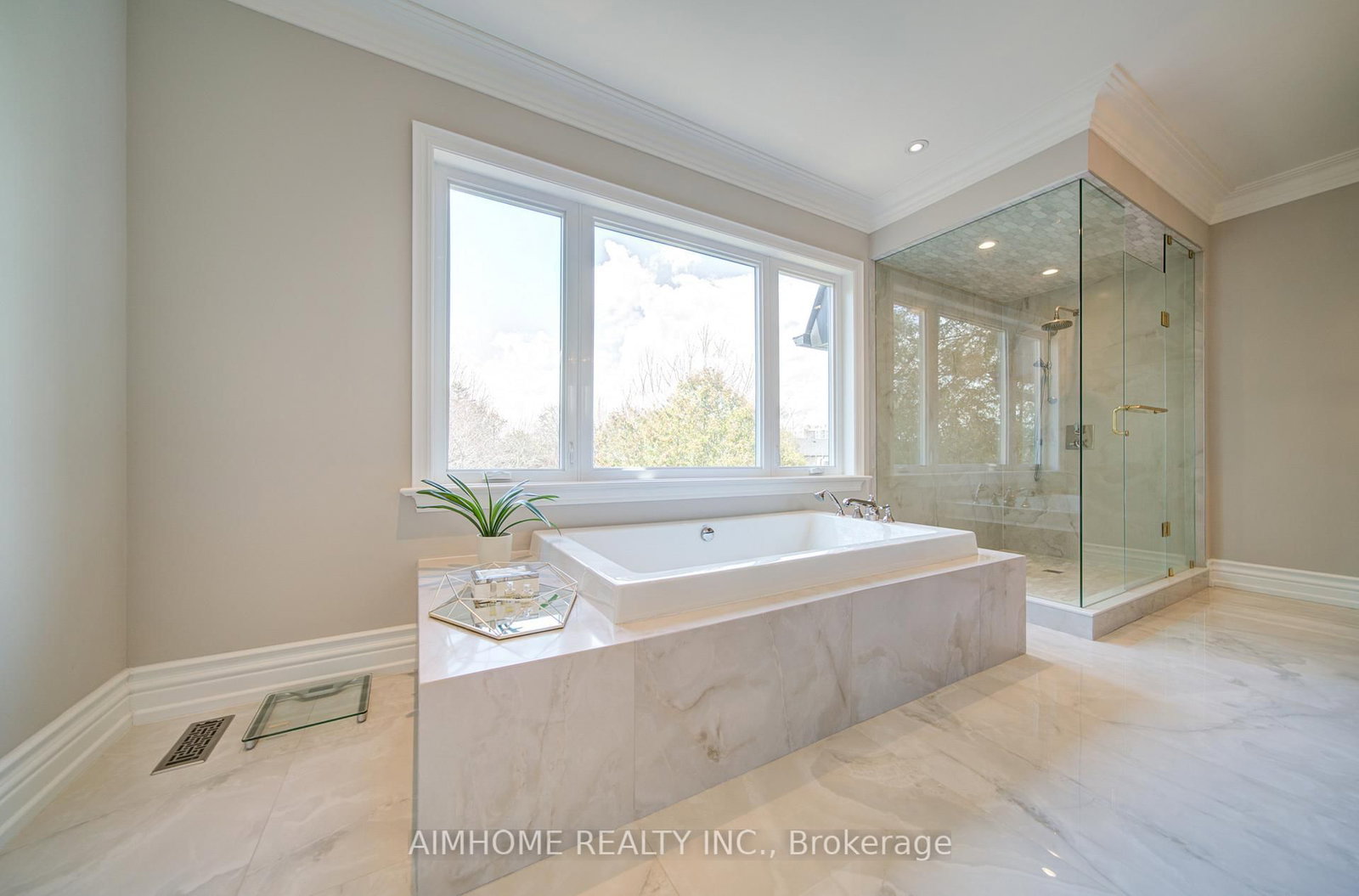 Detached House for sale at 212 Sussex Avenue, Richmond Hill, Ontario, L4C 2G2 - Harding - MLS: N13004998