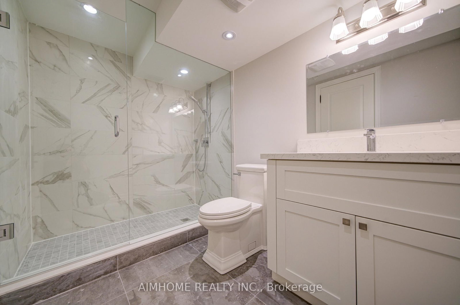 Detached House for sale at 212 Sussex Avenue, Richmond Hill, Ontario, L4C 2G2 - Harding - MLS: N13004998