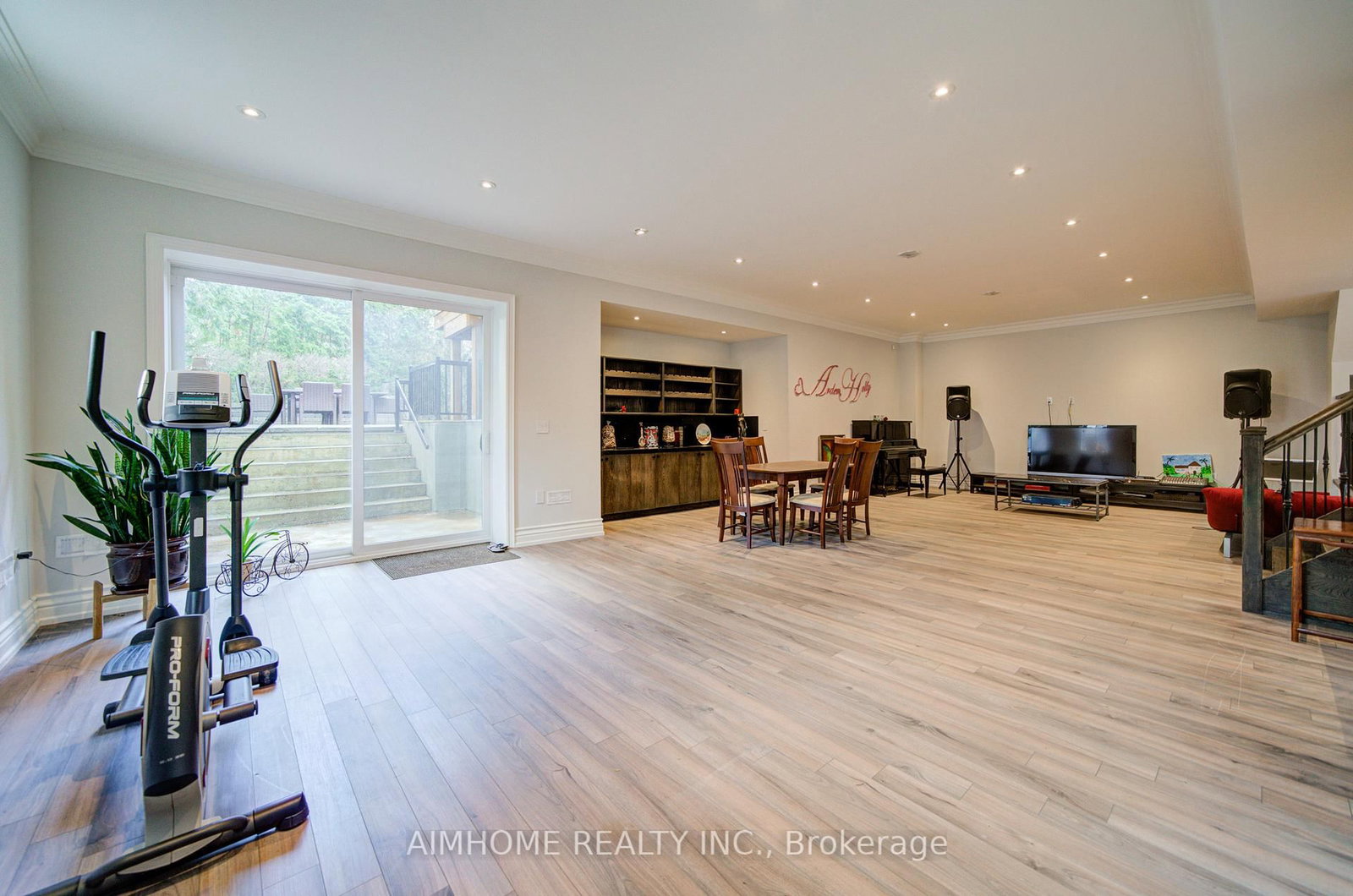 Detached House for sale at 212 Sussex Avenue, Richmond Hill, Ontario, L4C 2G2 - Harding - MLS: N13004998