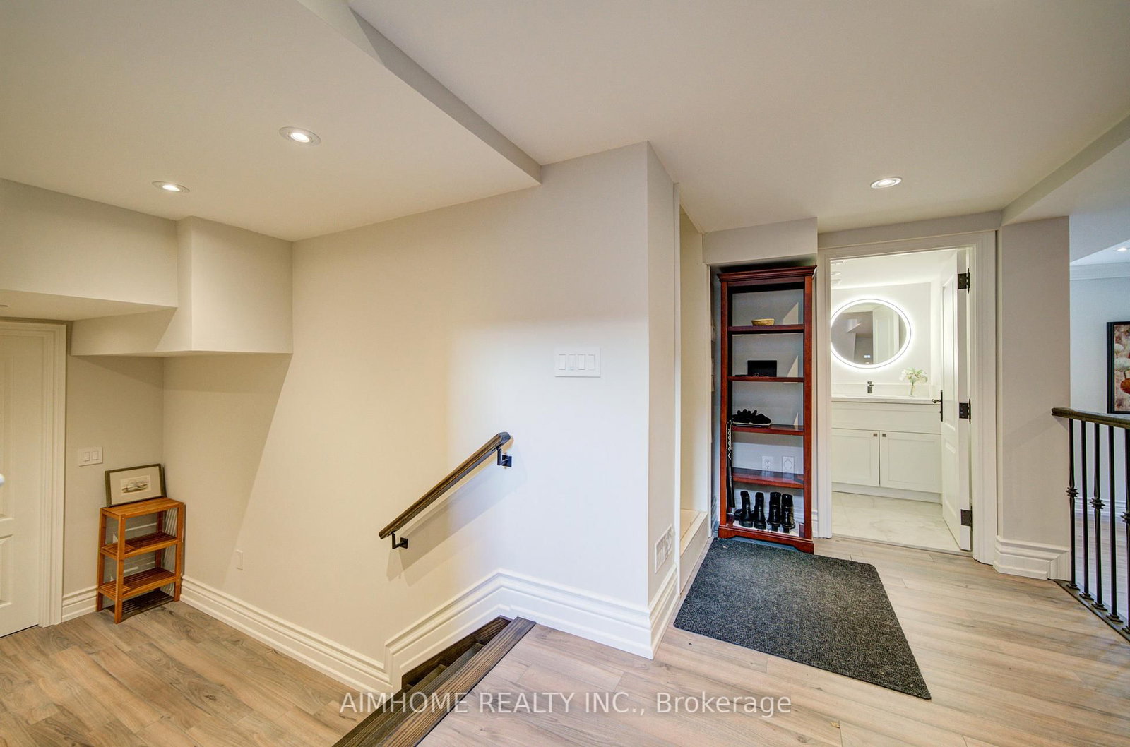 Detached House for sale at 212 Sussex Avenue, Richmond Hill, Ontario, L4C 2G2 - Harding - MLS: N13004998