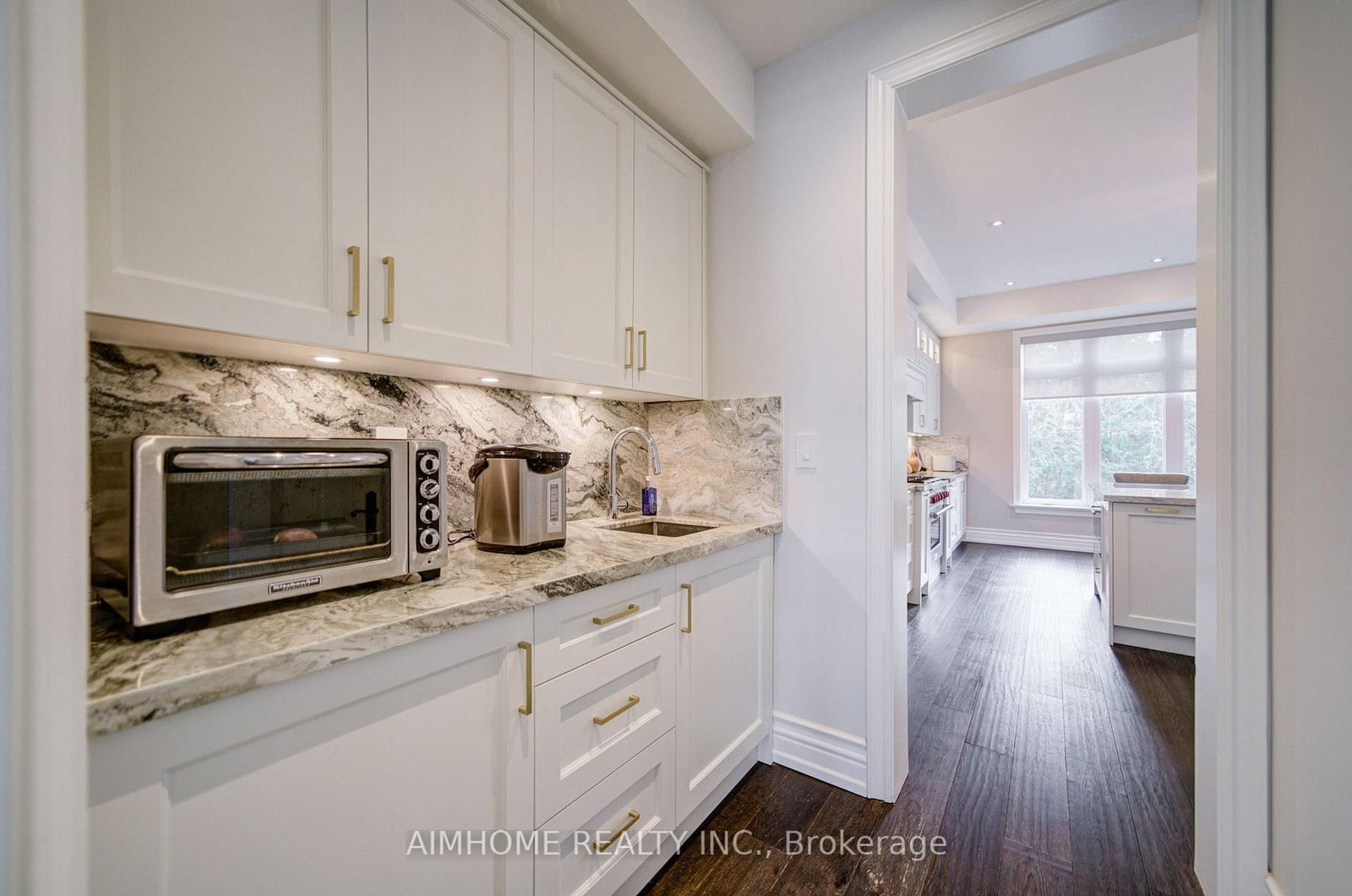 Detached House for sale at 212 Sussex Avenue, Richmond Hill, Ontario, L4C 2G2 - Harding - MLS: N13004998