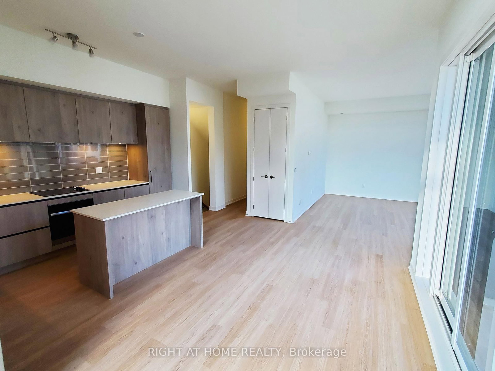 15 David Eyer Road, Unit 1411 - Photo 8