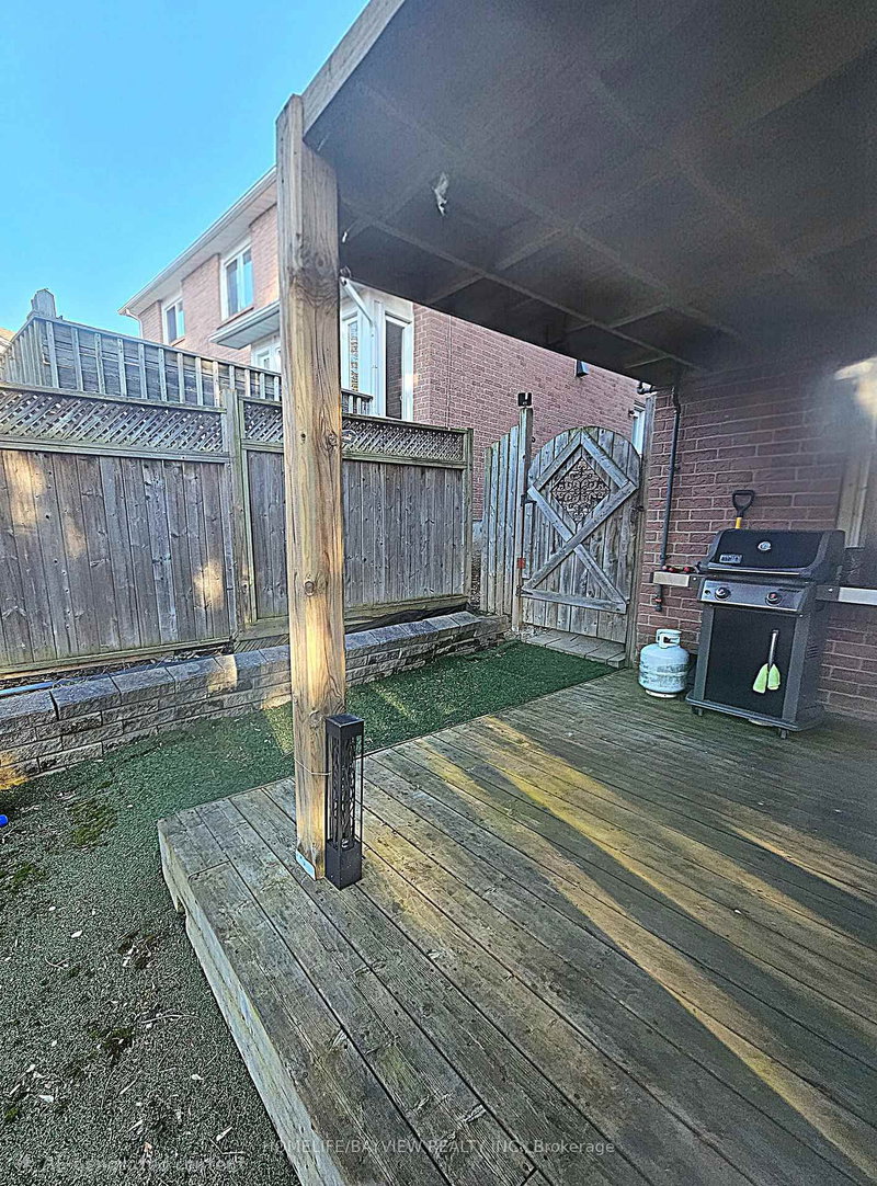 Lower - 164 Timpson Dr, Aurora, L4G 5N2 | Image 3