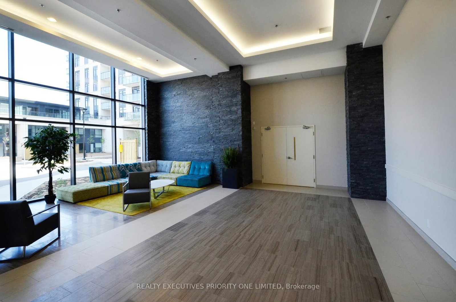 24 Woodstream Boulevard, Unit 511 - Photo 3