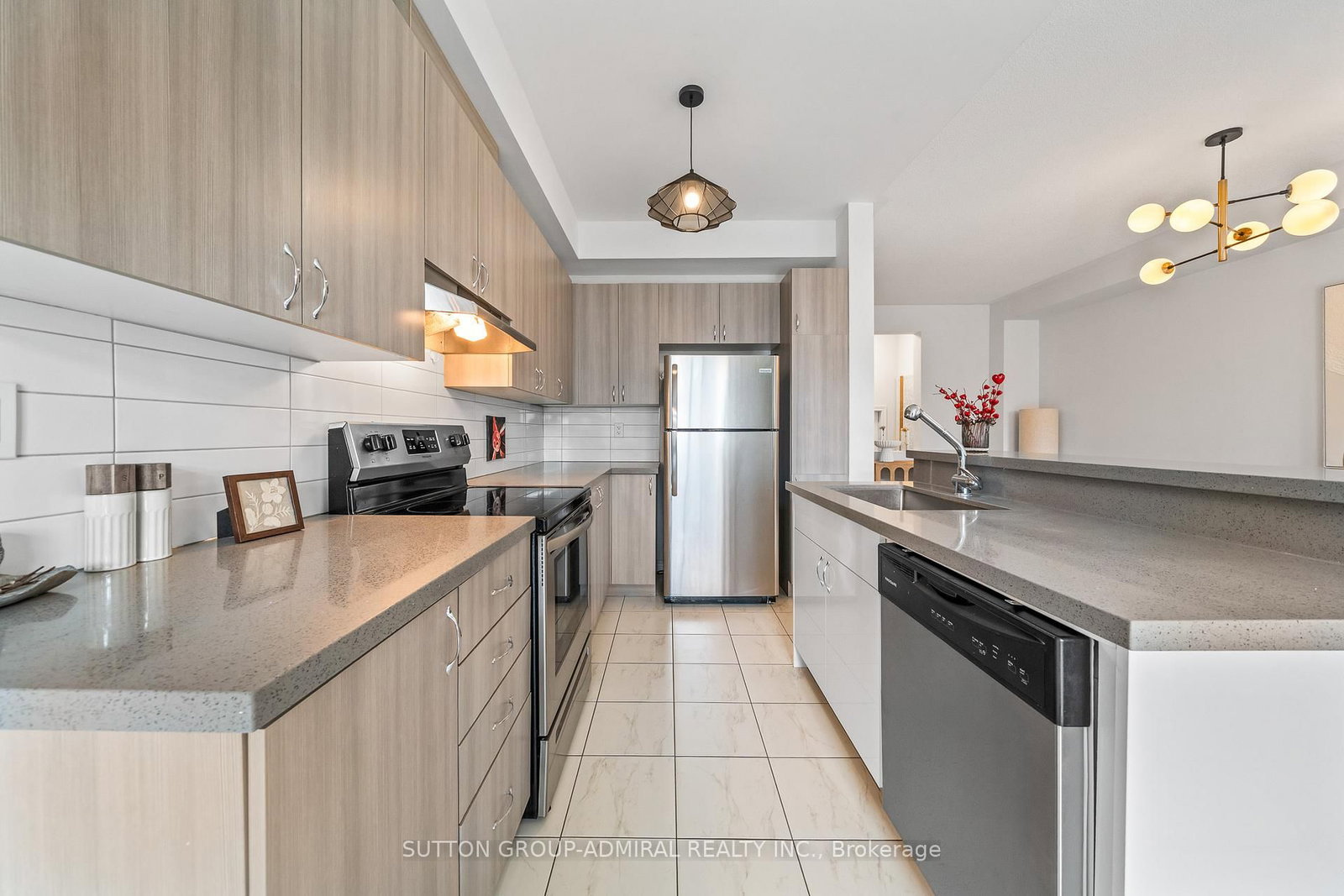 Townhouse for sale at 23 Greenwood Drive, Essa, Ontario, L3W 0N5 - Angus - MLS: N13005140