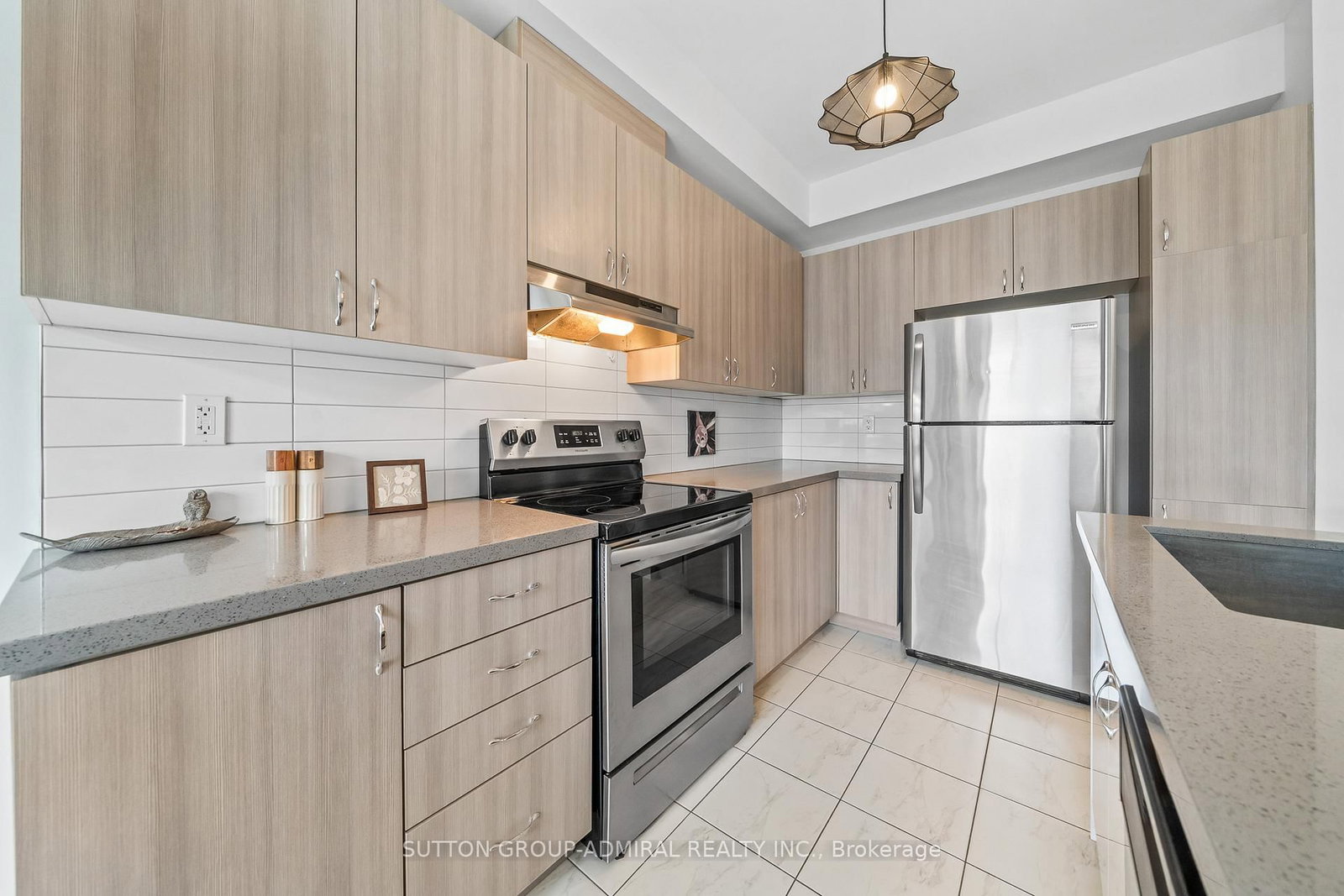 Townhouse for sale at 23 Greenwood Drive, Essa, Ontario, L3W 0N5 - Angus - MLS: N13005140