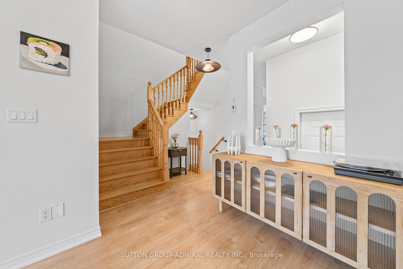 23 Greenwood Dr, Essa, L3W 0N5 | Image 2