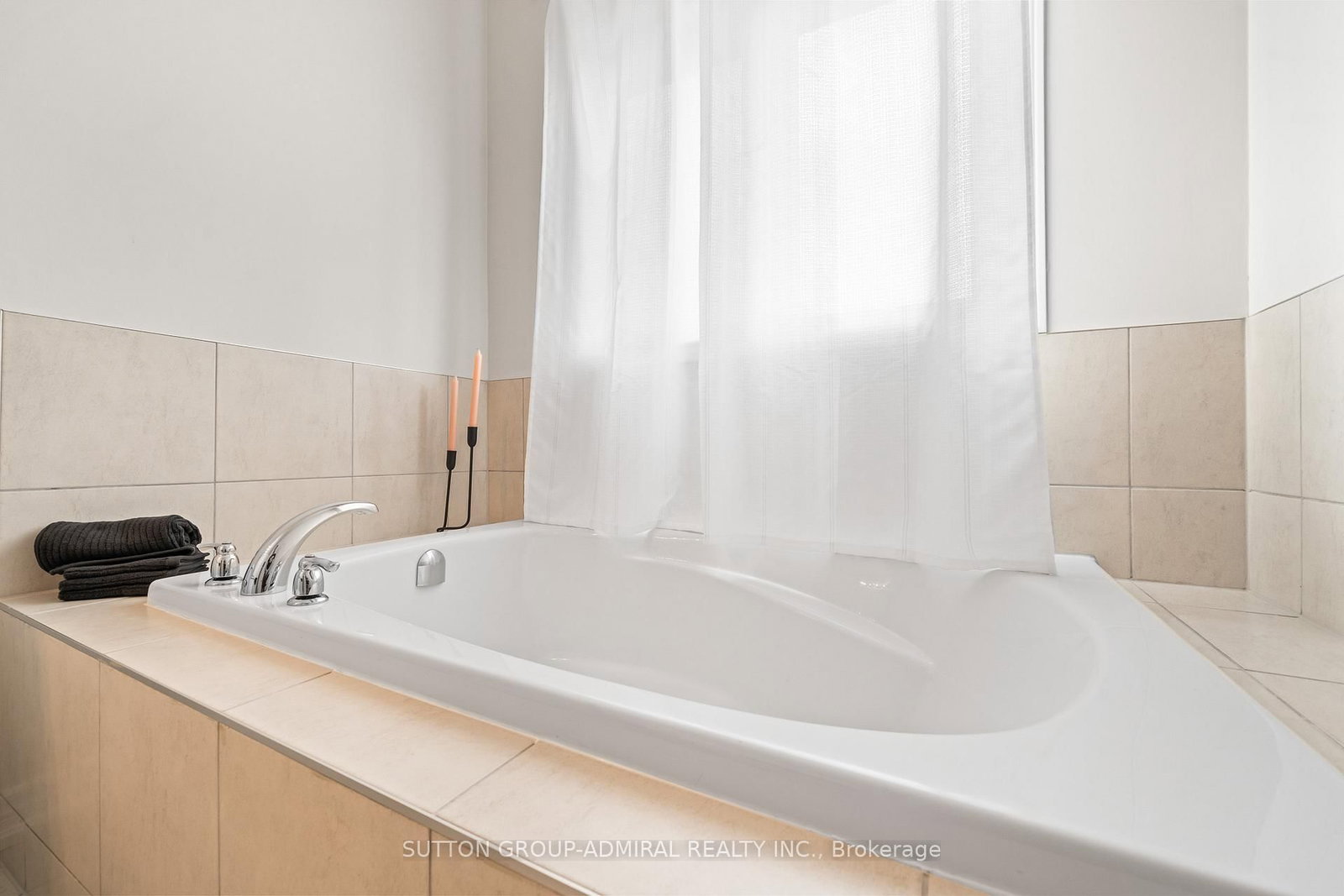 Townhouse for sale at 23 Greenwood Drive, Essa, Ontario, L3W 0N5 - Angus - MLS: N13005140