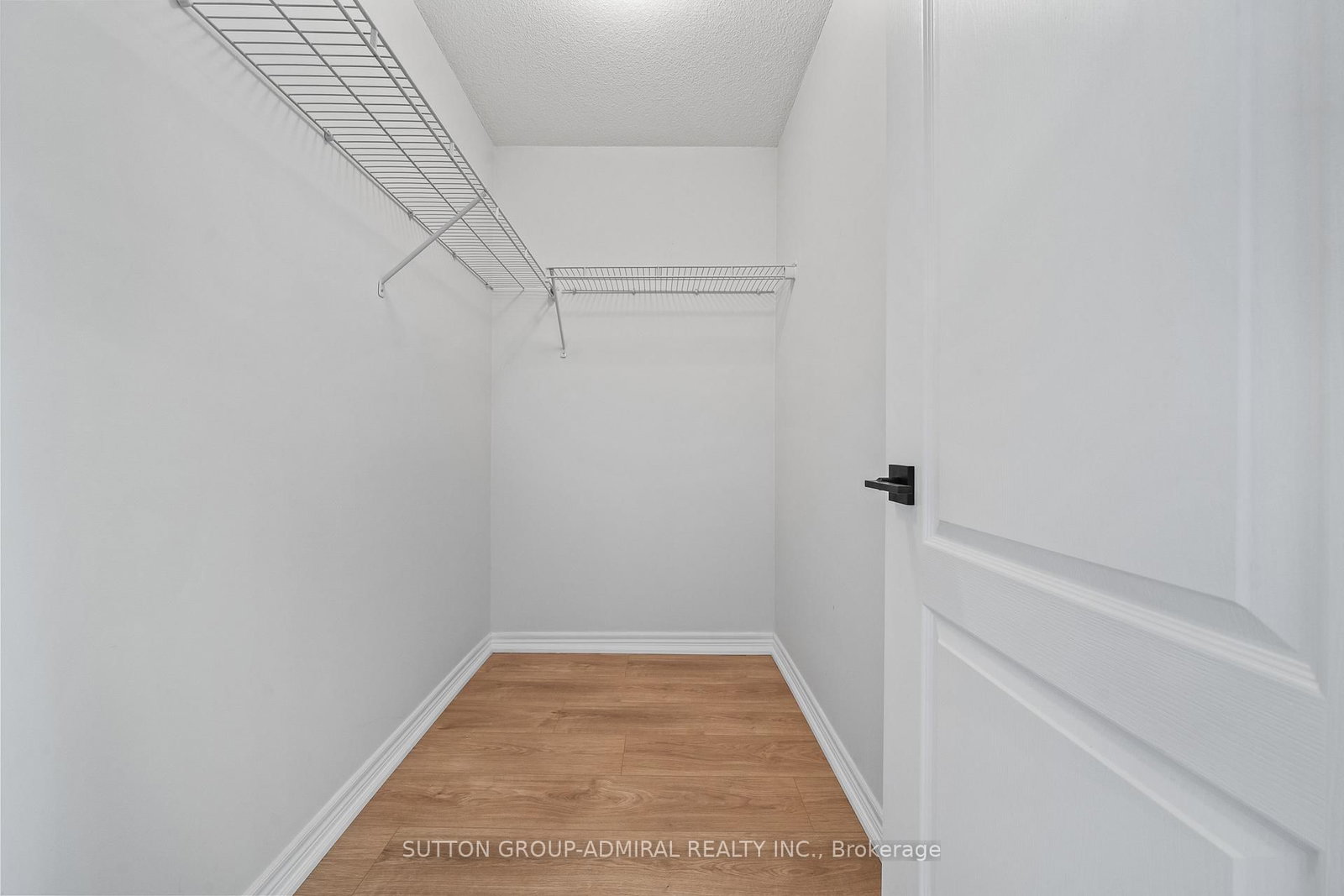 Townhouse for sale at 23 Greenwood Drive, Essa, Ontario, L3W 0N5 - Angus - MLS: N13005140