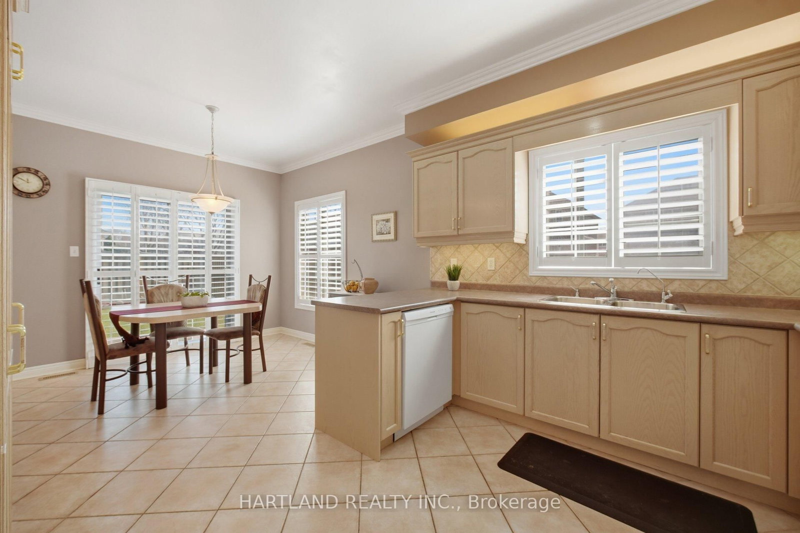 Detached House for sale at 8 Westchester Crescent, Markham, Ontario, L6C 2X3 - Berczy - MLS: N13005152