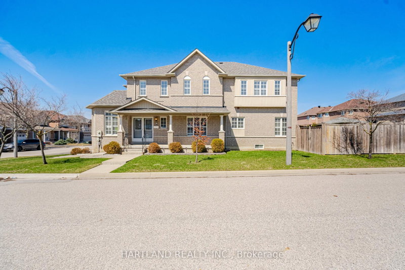 8 Westchester Cres, Markham, L6C 2X3 | Image 2